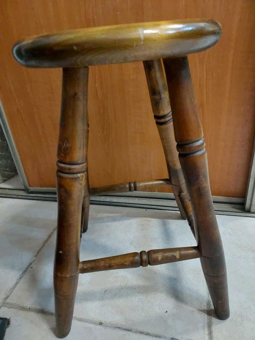 drewniany stołek z lat 70-tych!