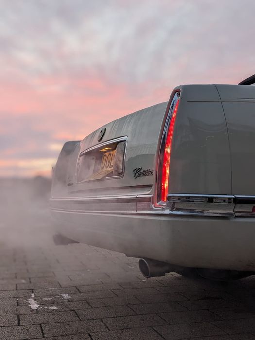Auto do ślubu Cadillac DeVille