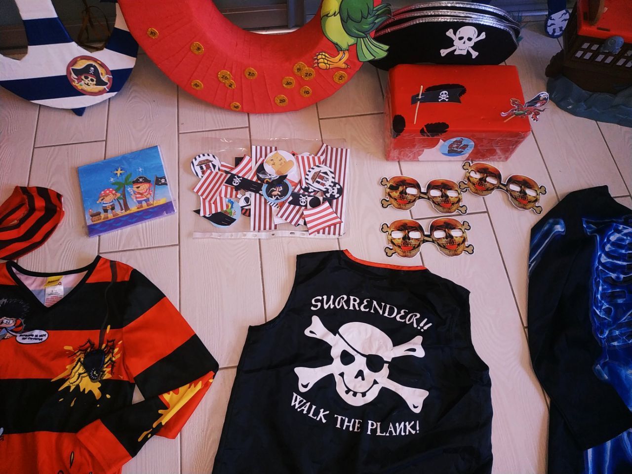 День рождения в пиратском стиле фотозона,костюмы,цифра,пиньята