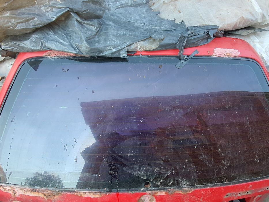 Скло задньої (ляди) двері кришки багажника Volkswagen B3 Фольксваген