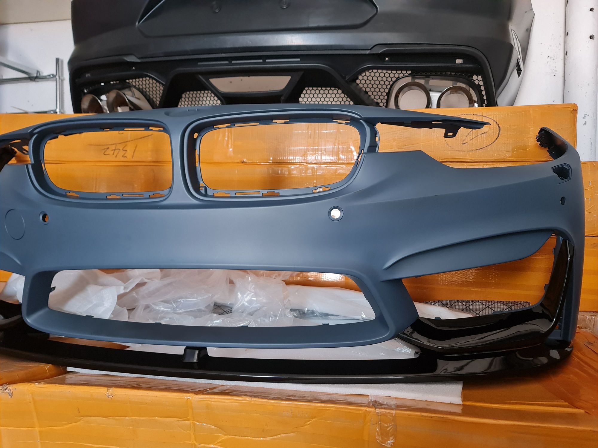 Губа для BMW F30 бампер в стиле М3 лук накладка юбка сплиттер
