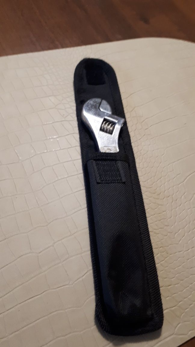 Klucz francuski ze scyzorykiem PRL