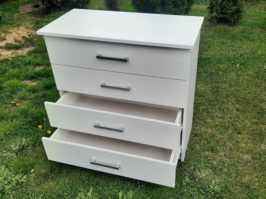 NOWA Biała Komoda z Czterema Szufladami – Solidna i Elegancka