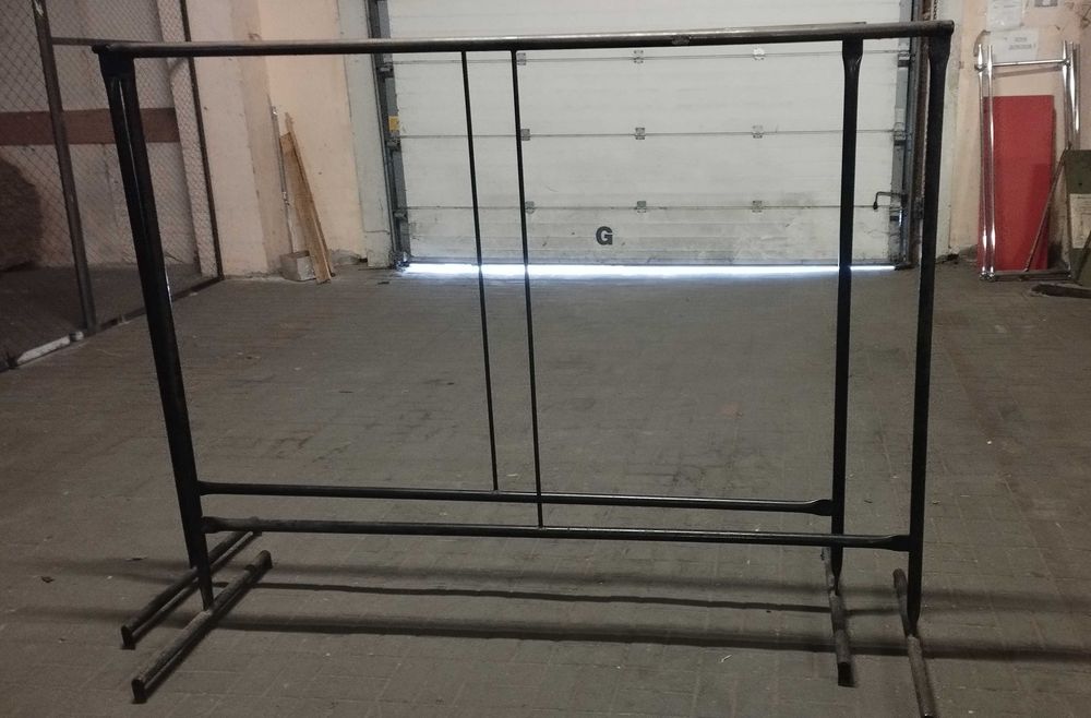 Стойки для одежды металлические