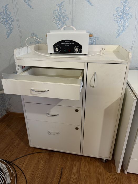 Стол  для стерилизации , тележка ,стул для мастера,барный стул