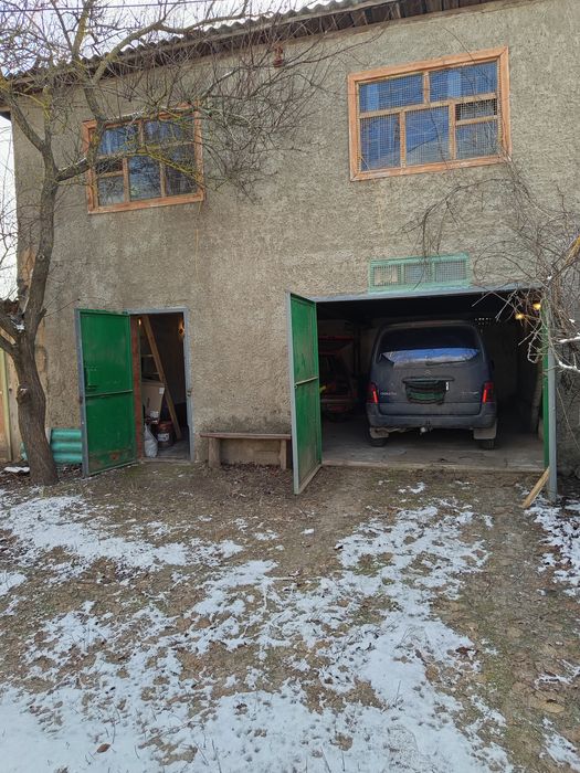 Продам большой двухэтажный гараж