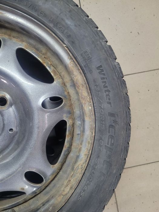 Продам 135 70 r 15 зимнюю резину с дисками на Smart