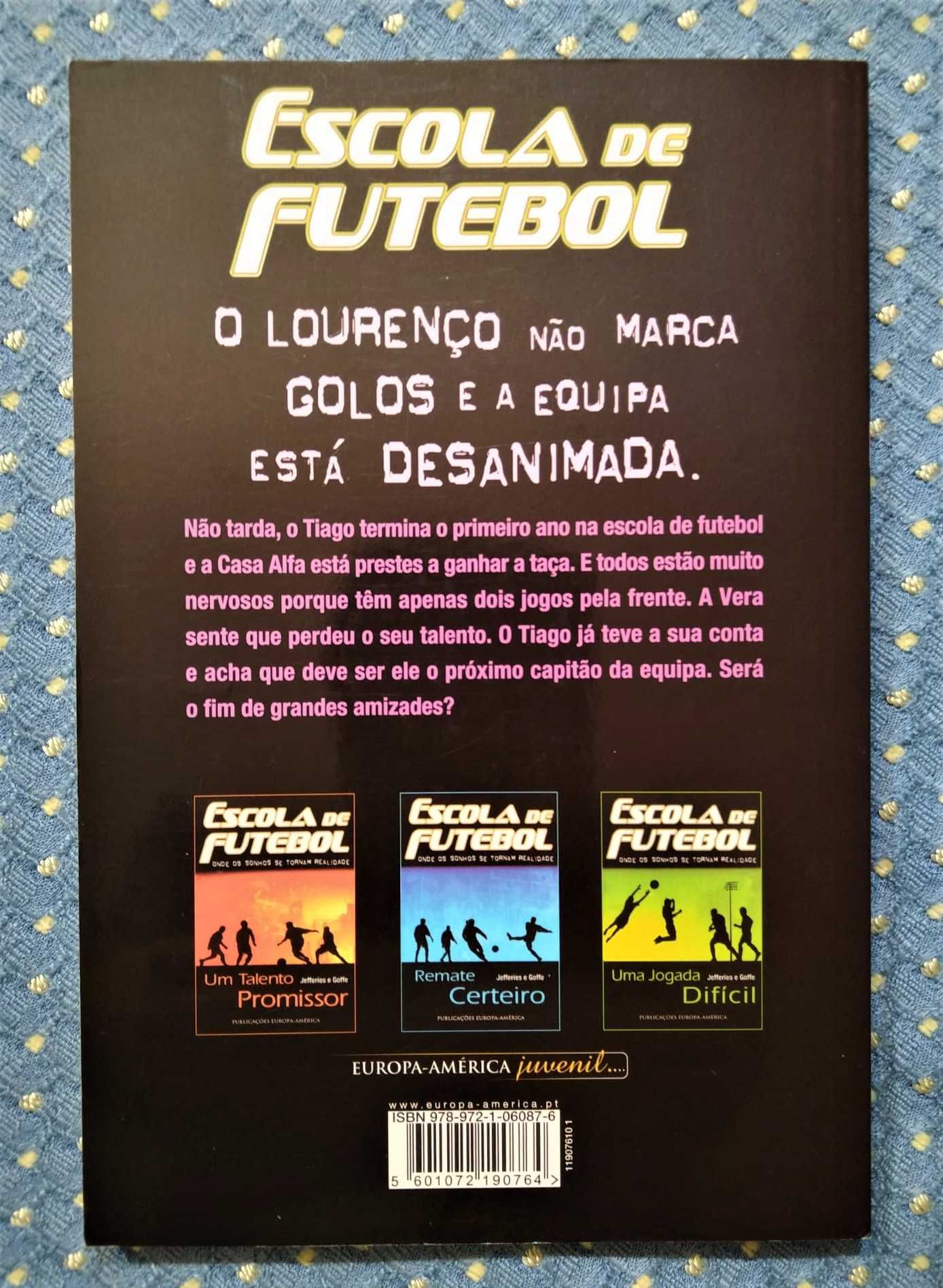 "Jogo em Equipa" Coleção Escola de Futebol Nº4 2010 - Como NOVO!