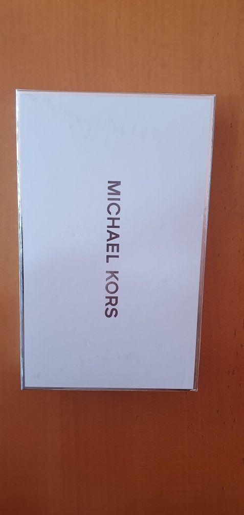 Carteira Michael kors nova