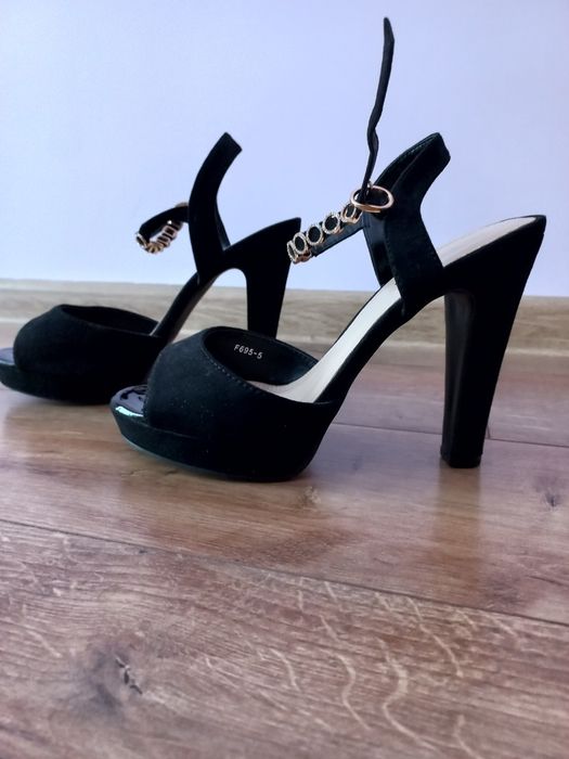 Жіночі босоніжки