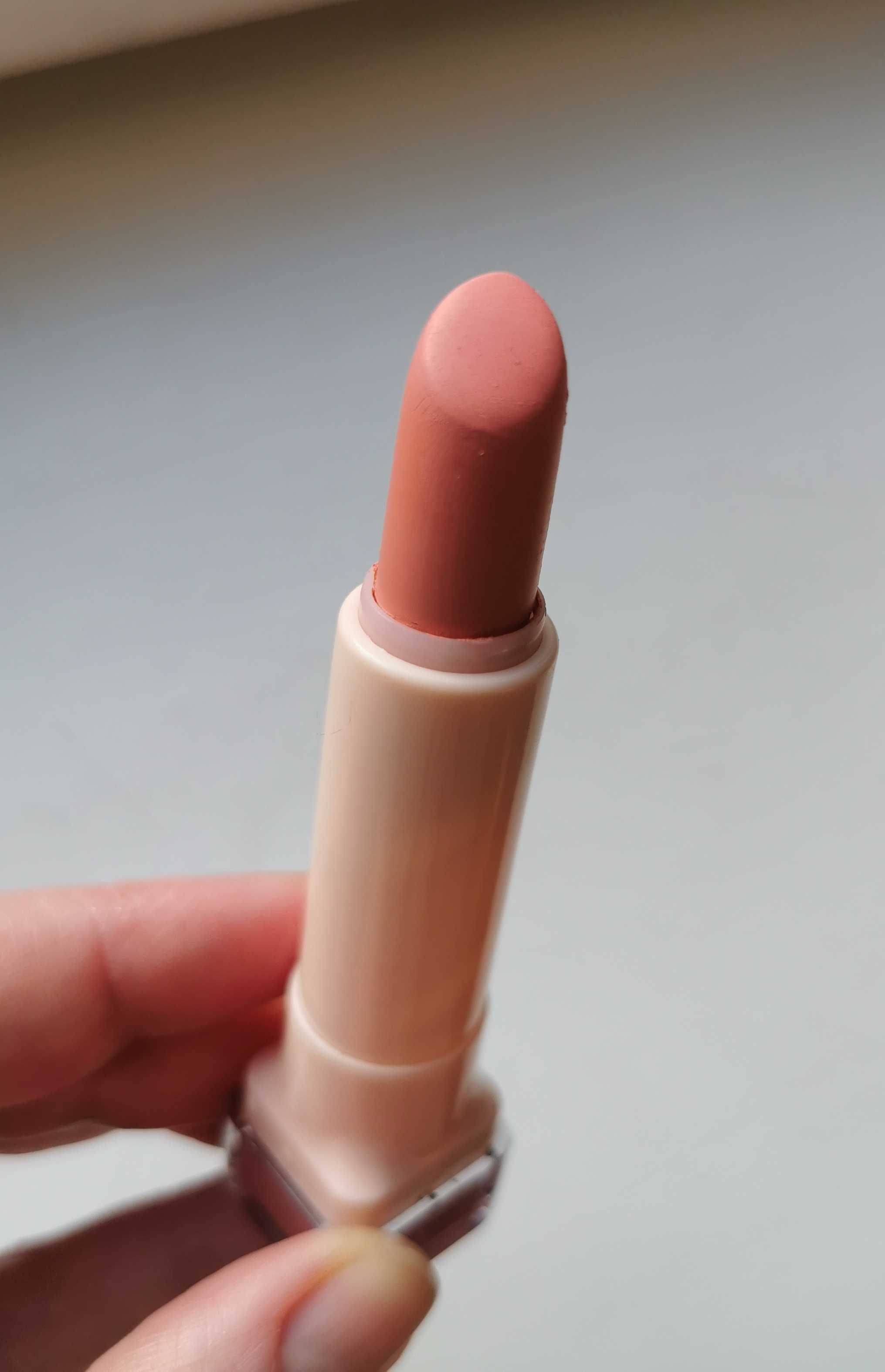 Зволожувальна помада для губ LCF Nude тон 01, 4.1 г
