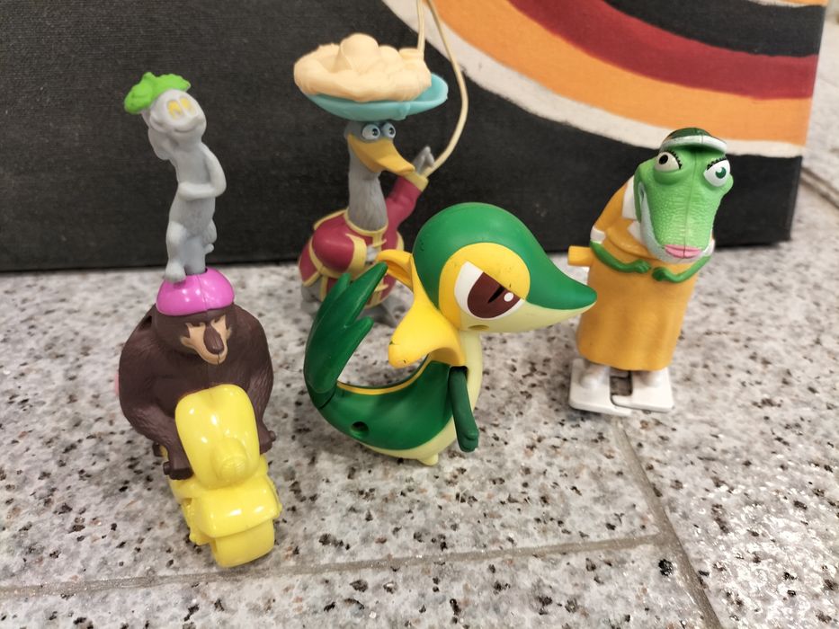 Vários bonecos Mc' donalds