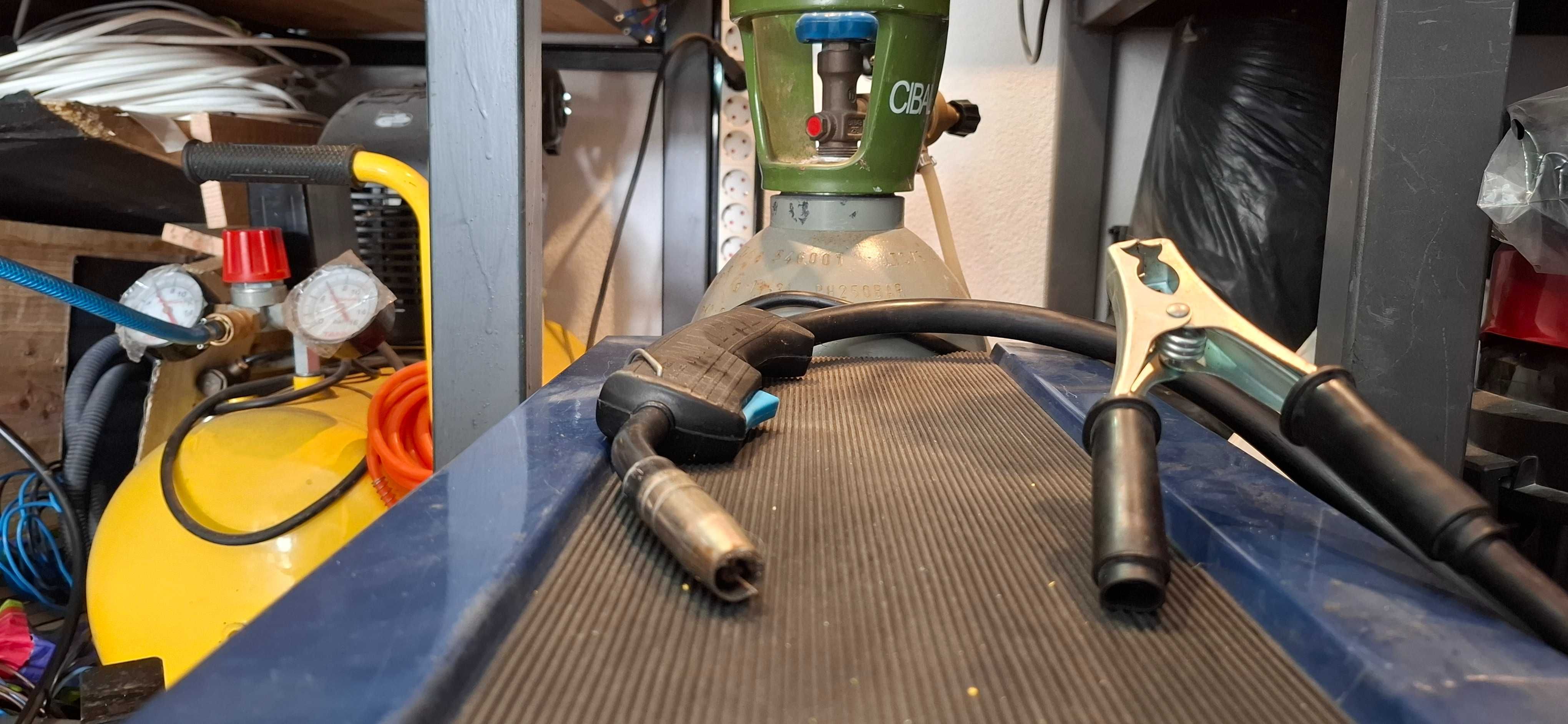 Maquina  Soldar MAG Einhell BT-GW 170 Como Nova com garrafa de Co2