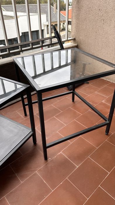 Mesas de vidro.
