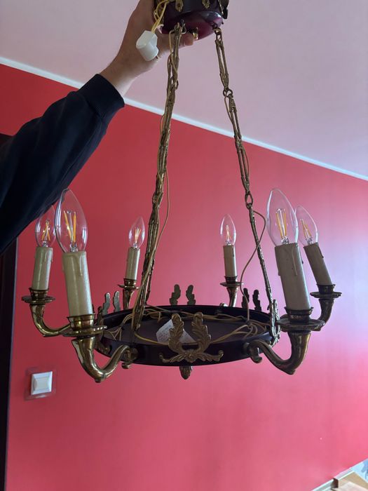 Żyrandol typowy do salonu