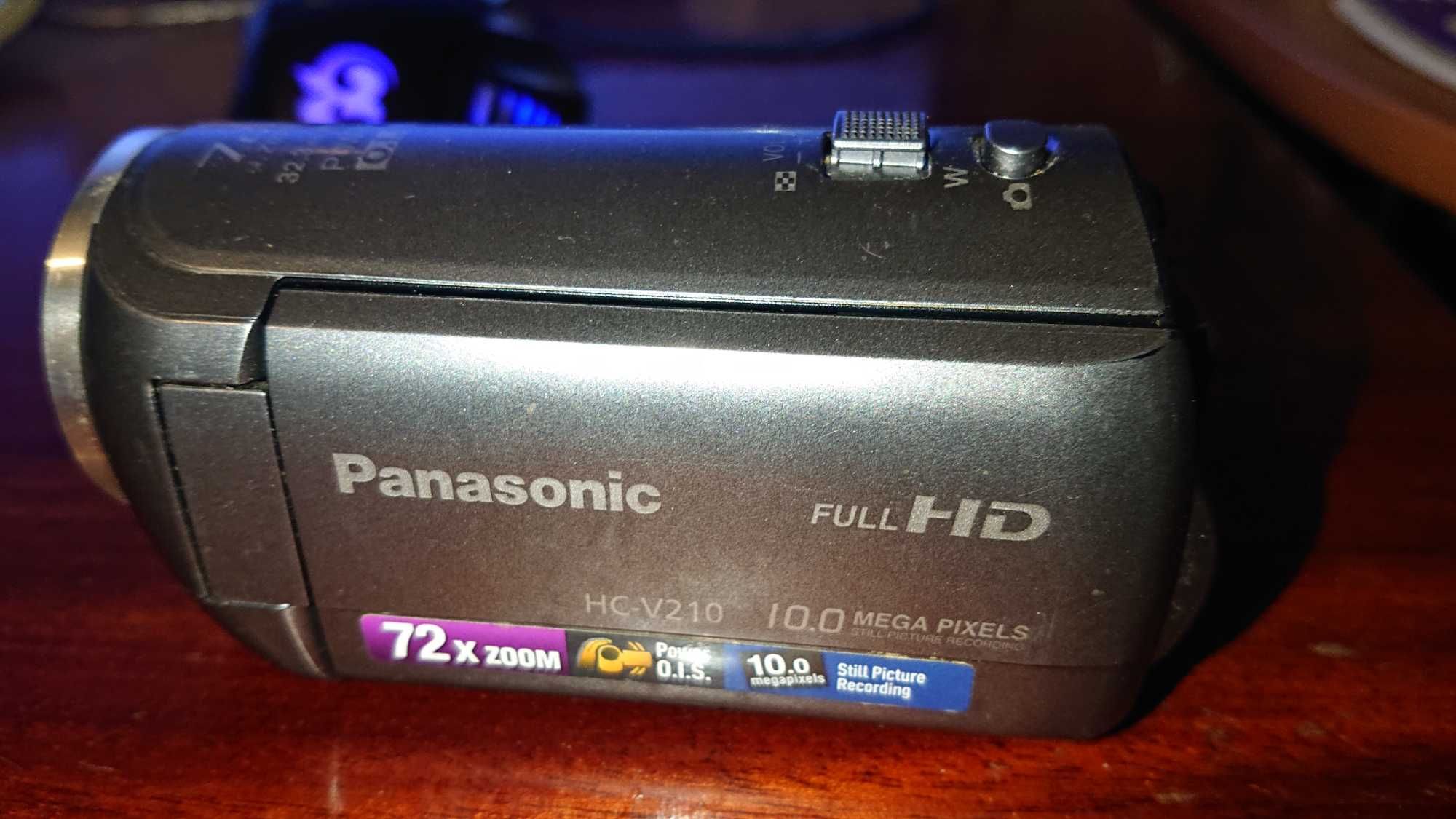 Panasonic HC-V210 відео камера