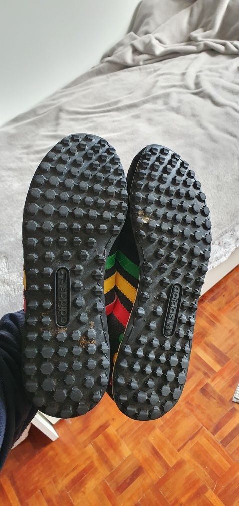 Tênis Adidas L.A Trainer Preto com listras nas cores da Jamaica