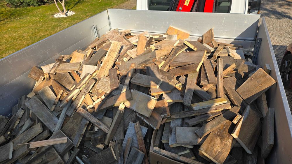 Drewno na opał - deski pocięte bez gwoździ i lakieru