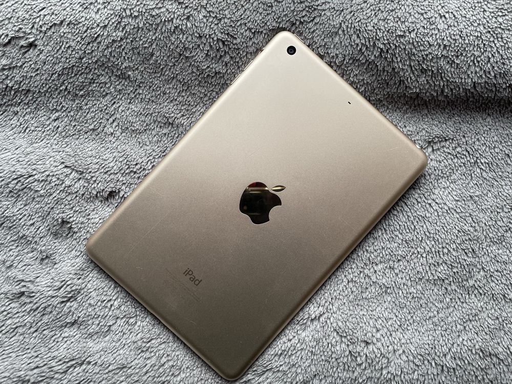 Продам iPad mini 3 16 gb Gold