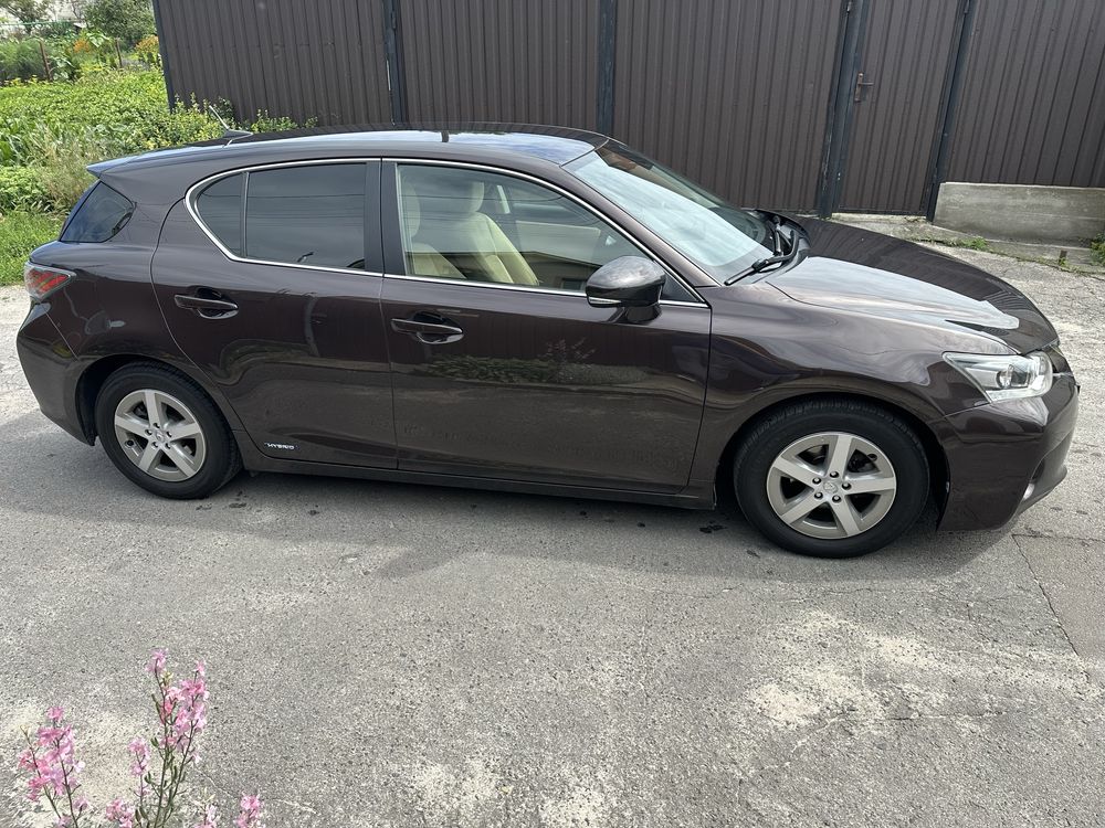 Lexus CT200H 2012 рік 1.8 гібрид