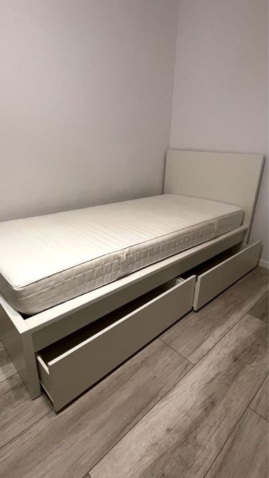 Łóżko z materacem 90x200