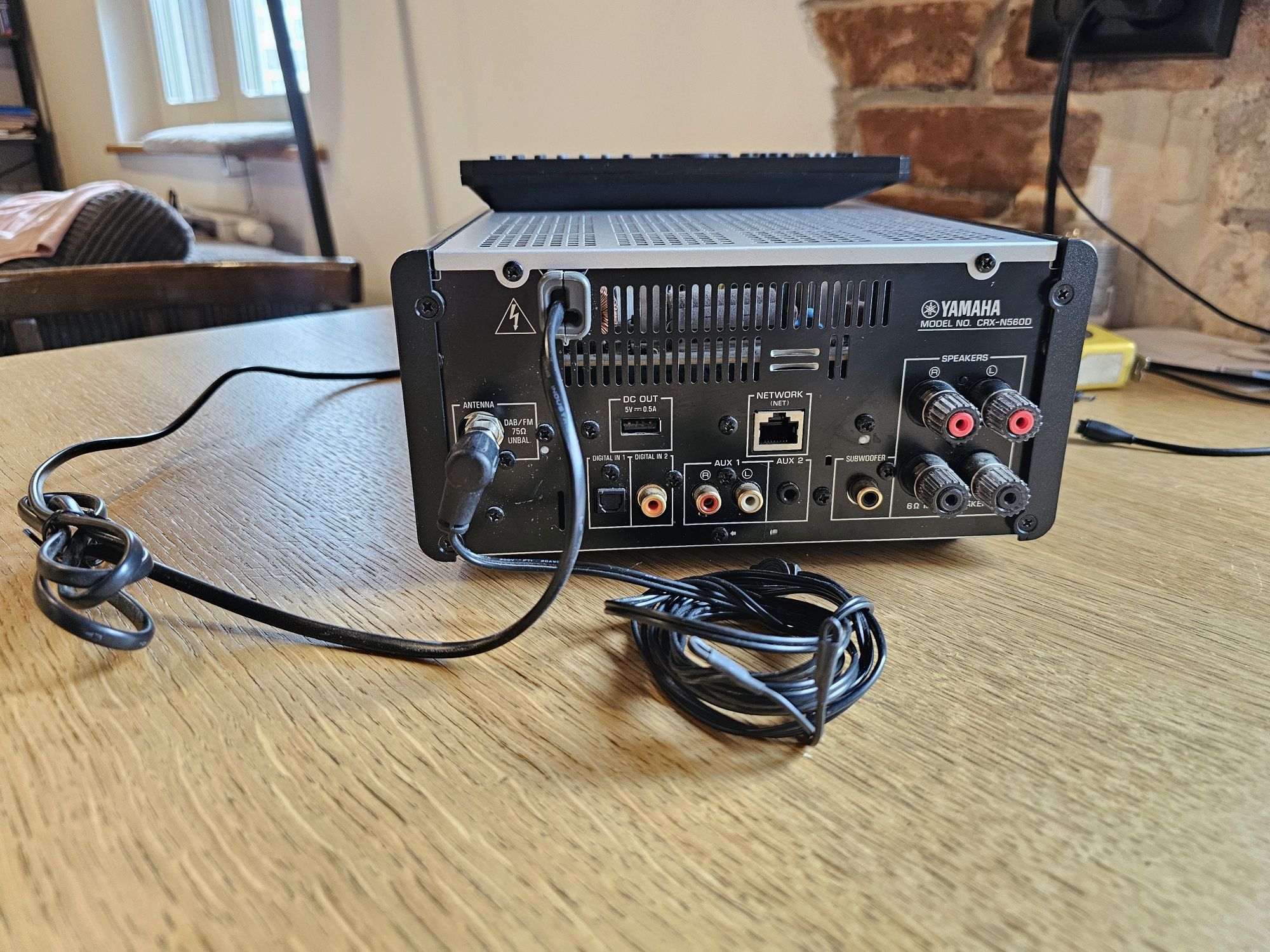 Amplituner Yamaha CRX-N560D pilot