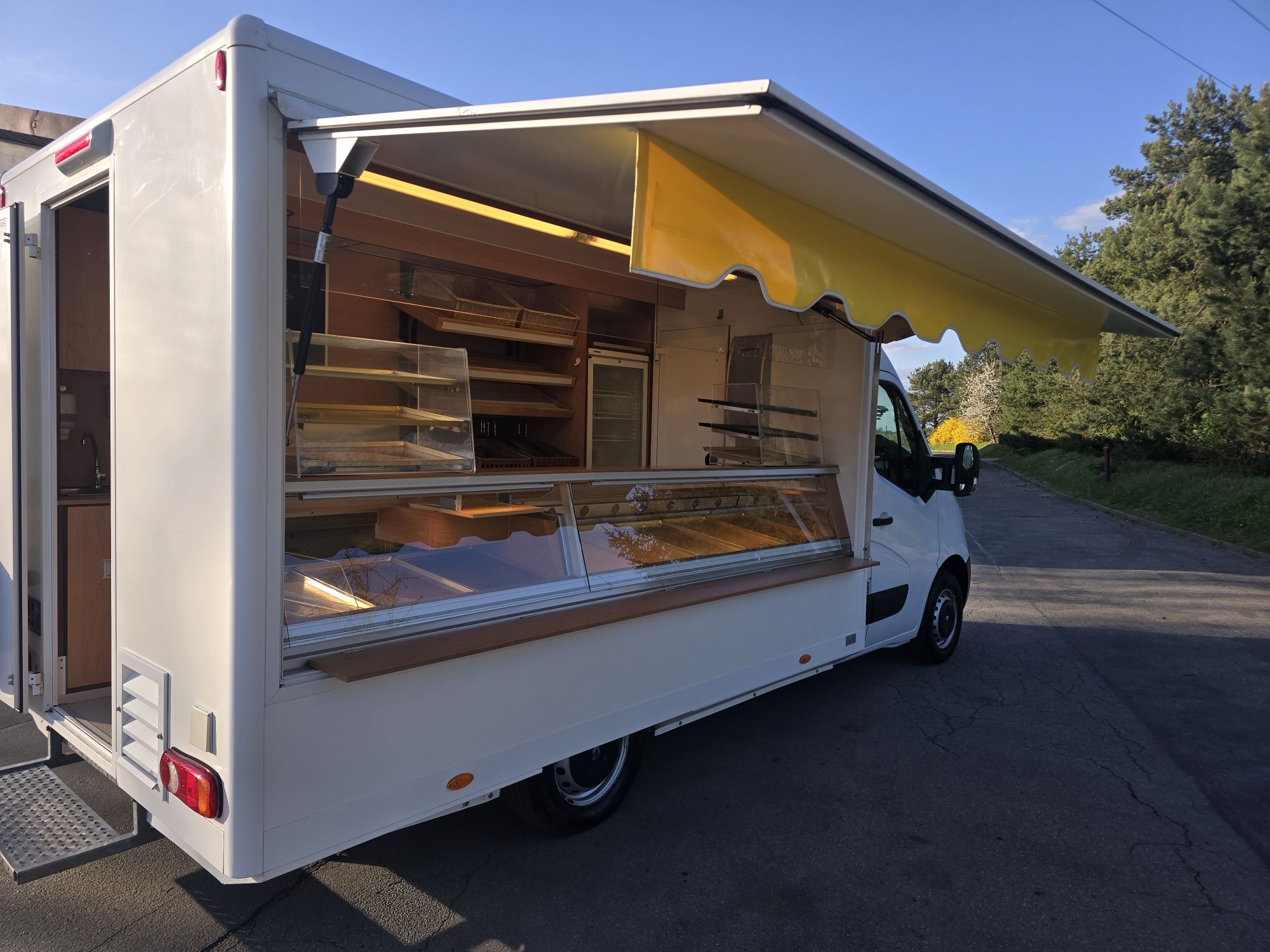 Autosklep Renault Master Food Truck Pieczywa Ciast