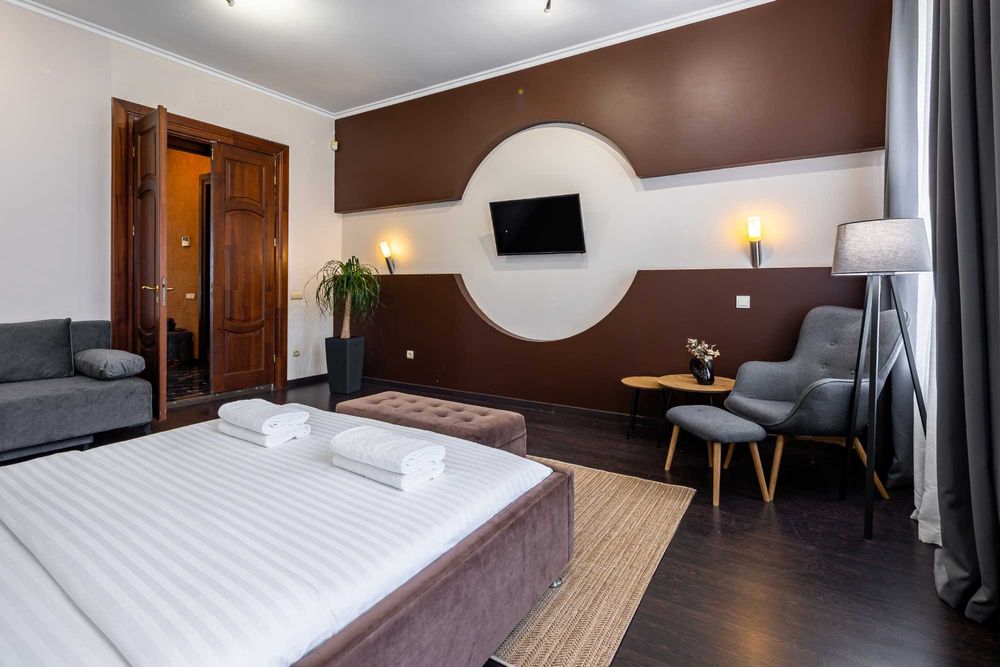 вул. Листопадового Чину 12/Оренда житла Подобово 4 кім. кв./для 10 ос.