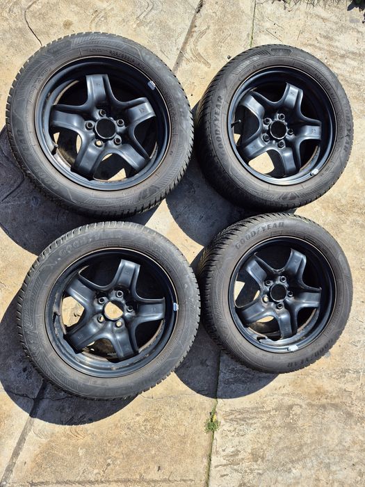 Komplet kół wielosezonowych Goodyear 205/55/16 5x110