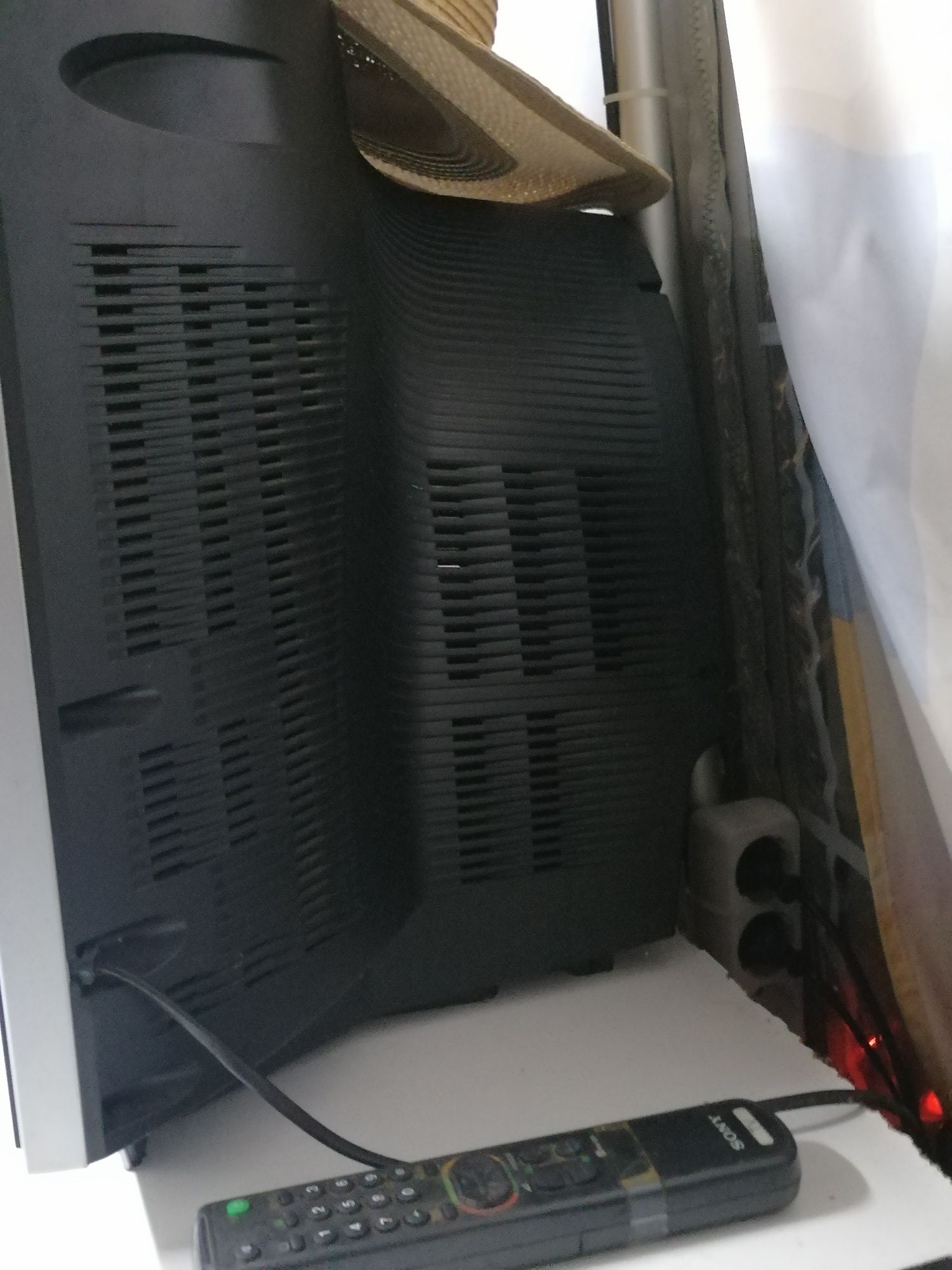 Vendo 2 televisões antigas (funcionais) + 2 aparelhos TDT