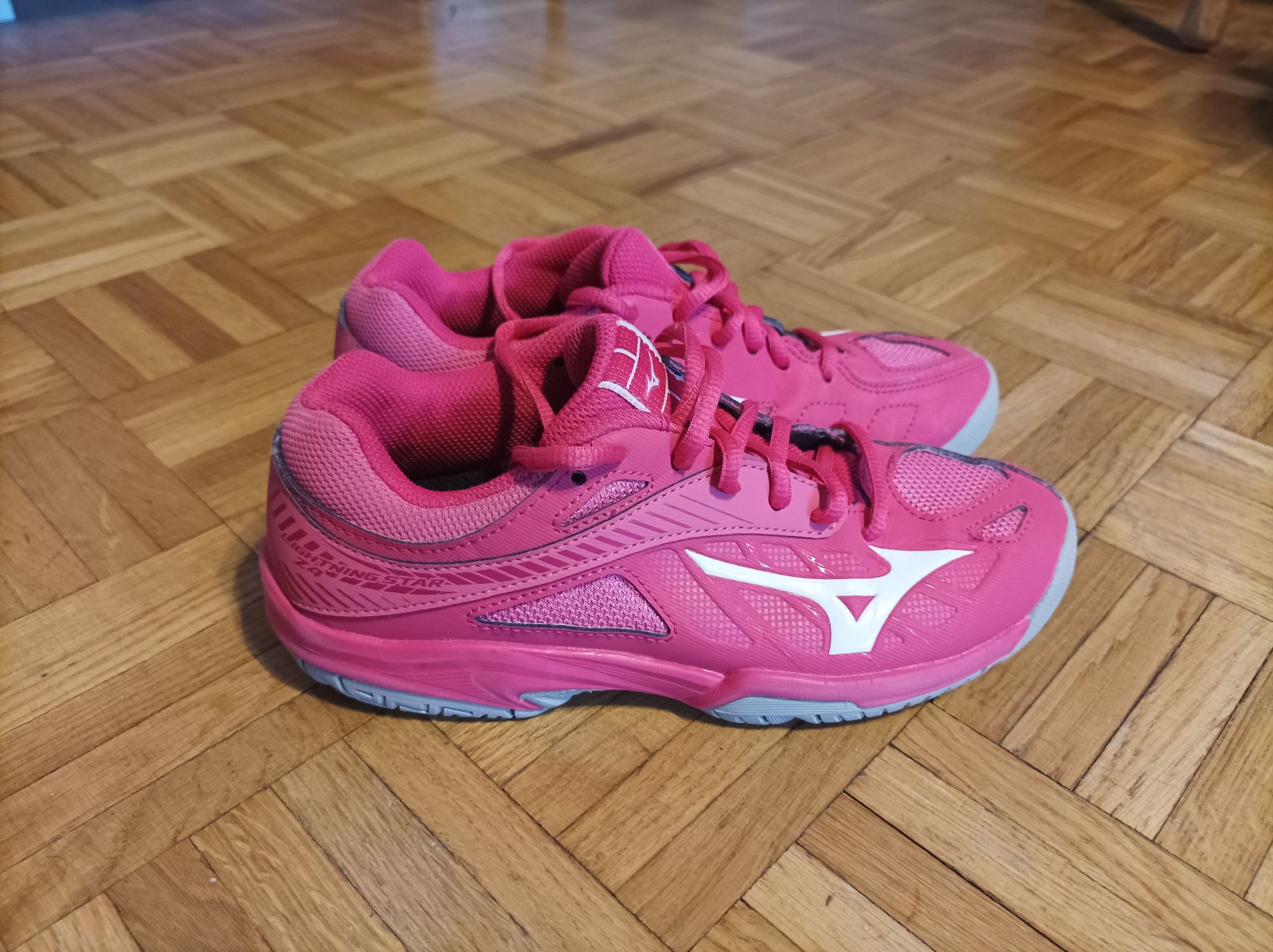 Mizuno Lightning star Z4