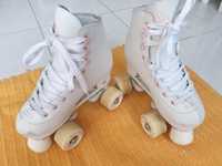 Patins brancos 4 rodas - 34