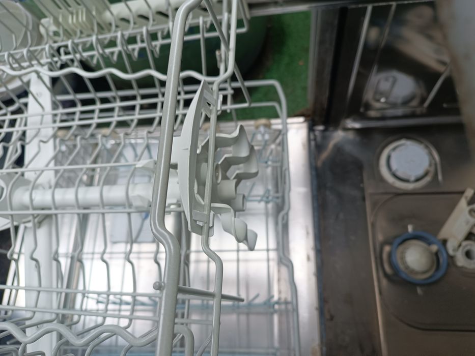 Dwa koszyki do zmywarki Whirlpool 60 cm