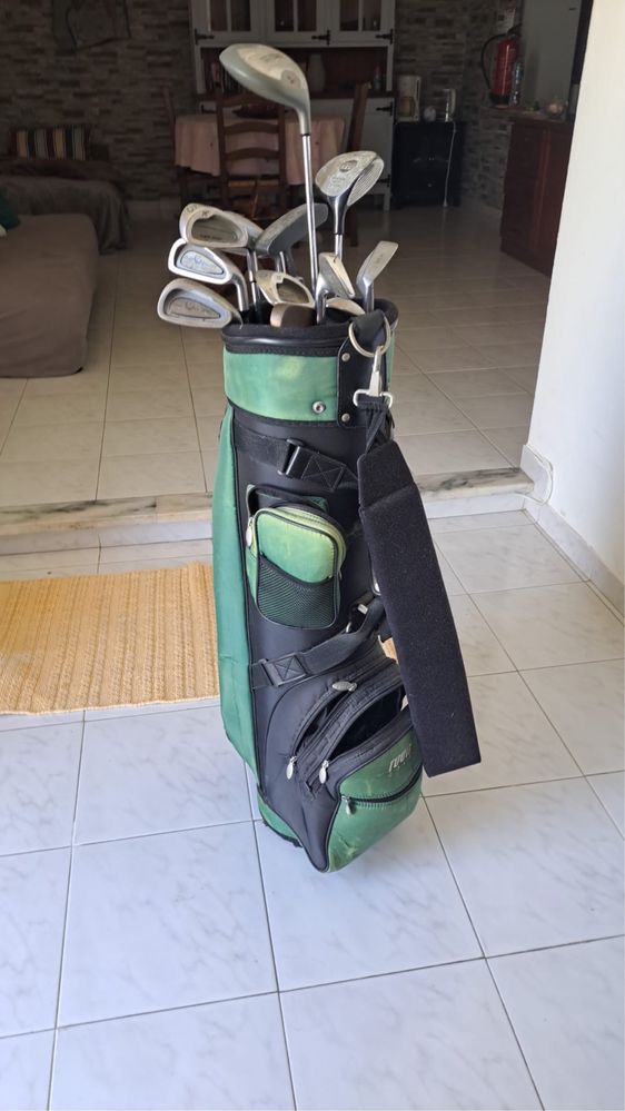 Tacos de golfe  com saco de transporte em bom estado