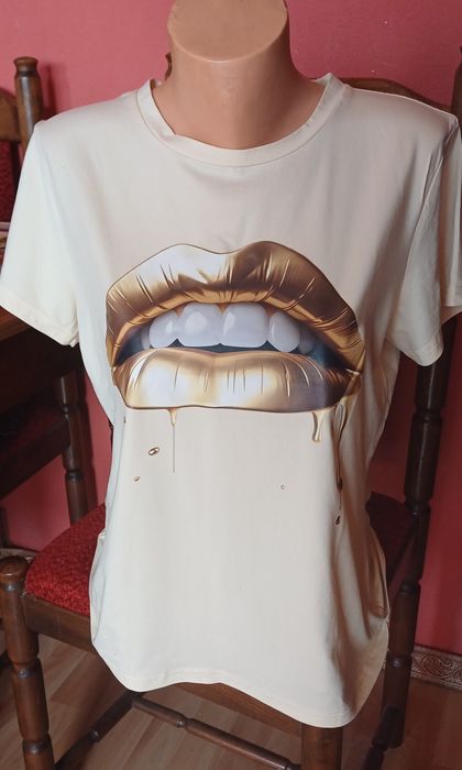 T-shirt usta kobiece