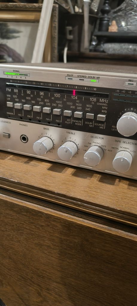 Amplituner ITT HIFI 9051.   Z magnetofonem