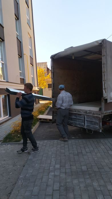 Вантажники, підйом будматеріалів
