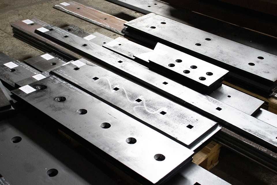 Ніж ковша до техніки Volvo, JCB, CASE, САТ та інш.