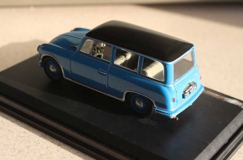 AWZ P70 kombi - model 1/43 extra