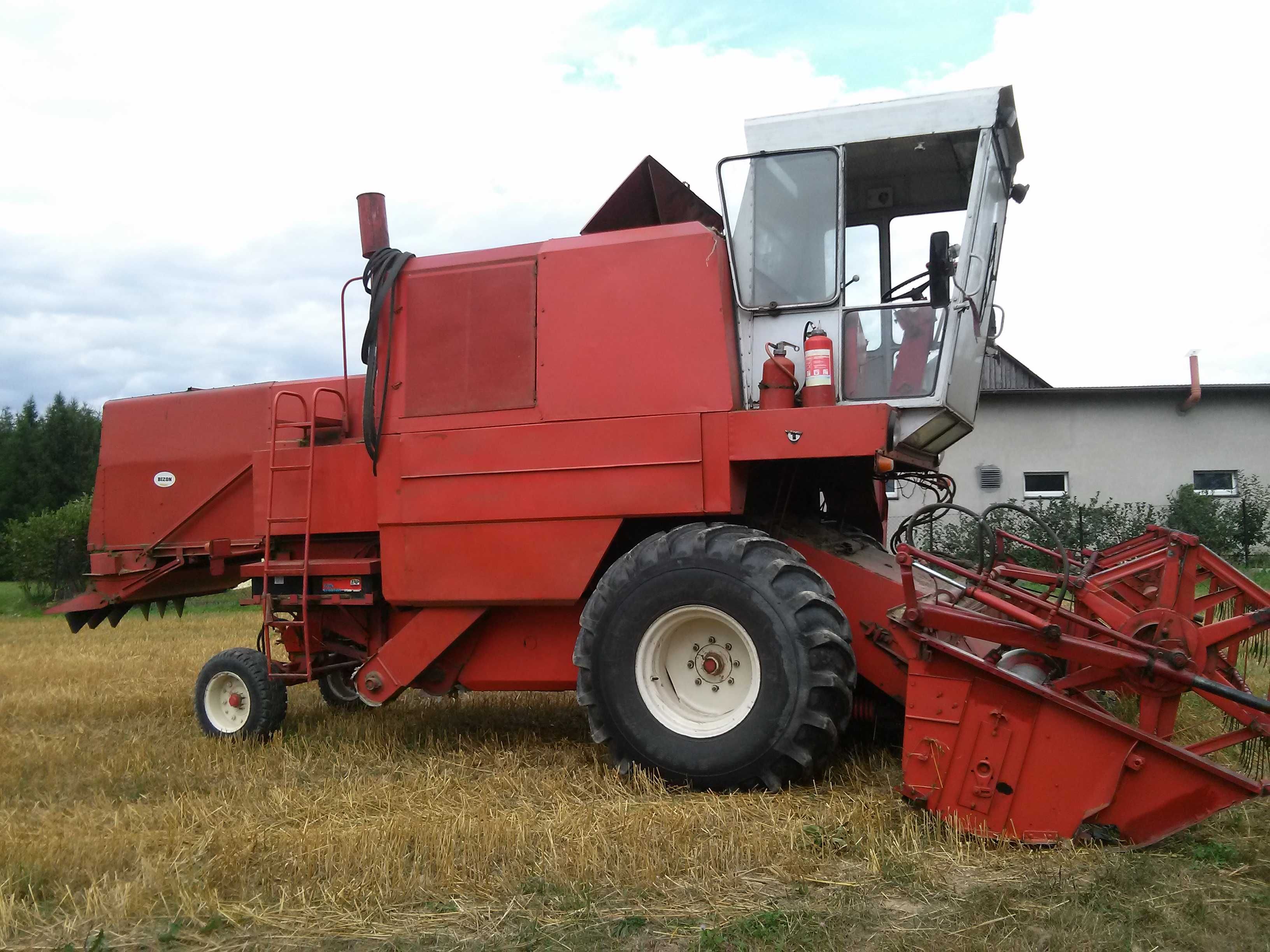 Kombajn zbożowy Bizon Z056