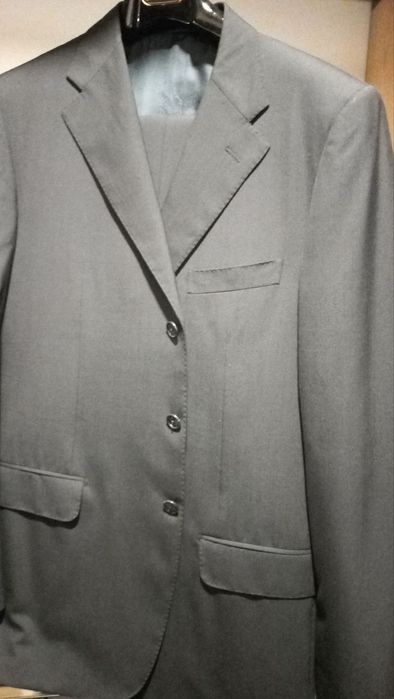 Продам брендові чоловічі костюми Brioni.6000грн.розмір 52L