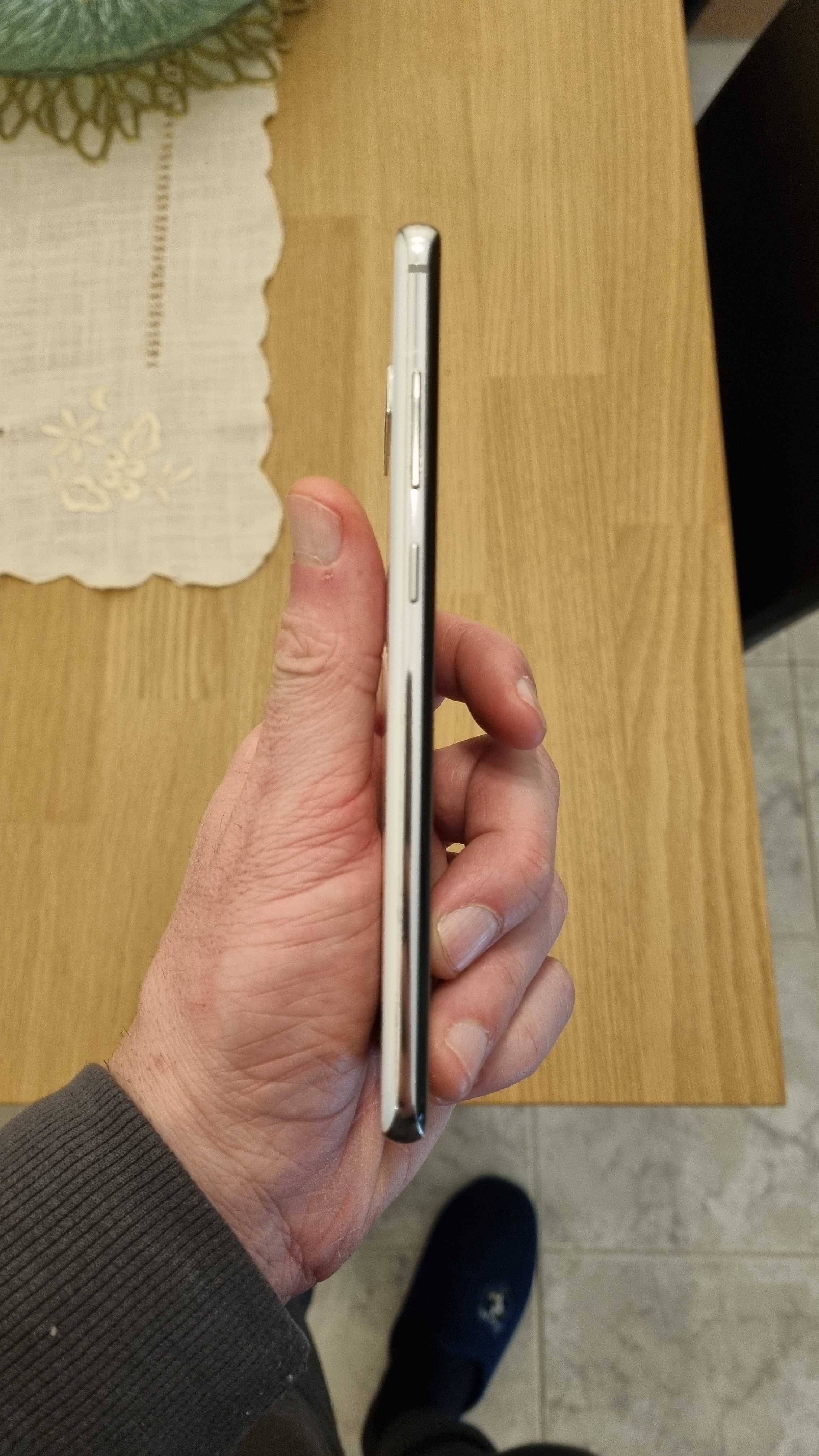 Samsung Galaxy S10+ 128GB – Visor rachado canto, quase imperceptível
