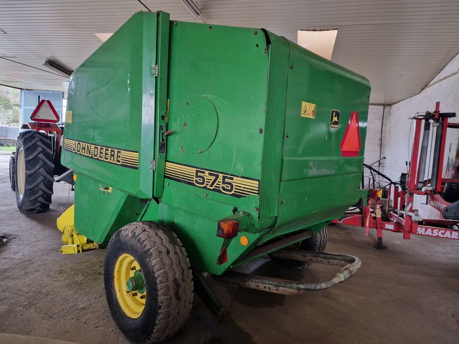 Enfardadeira John Deere 575