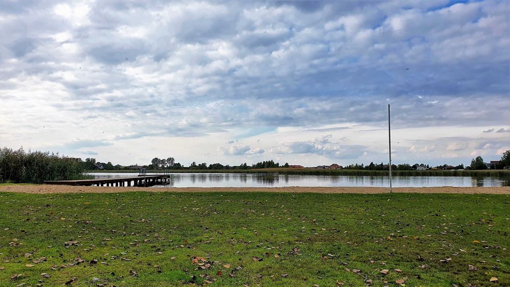 Działka z możliwością zabudowy (do 35 m2) - 900 metrów od jeziora