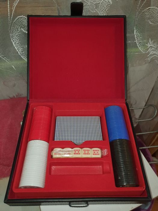 Шкіряні набори для гри в покер