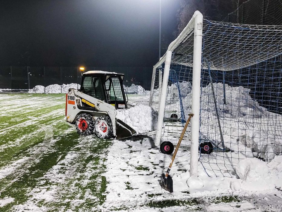 Odśnieżanie 24/7 | Utrzymanie zimowe obiektów | Traktory Ładowarki