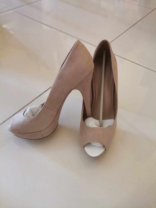 Sapato de senhora salto alto tamanho 39