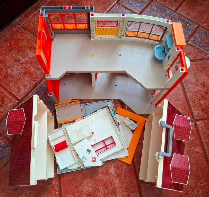 Elementy PLAYMOBIL szpital i inne