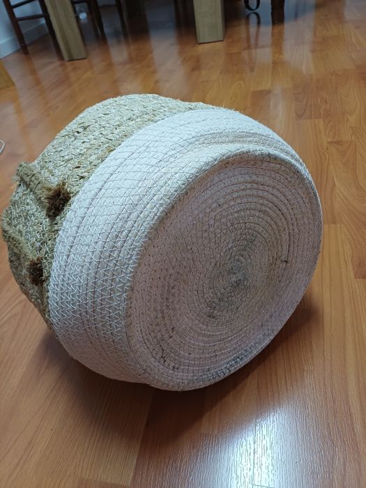 Cesta de fibra bege e rosa