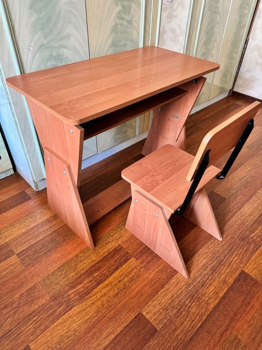 Зростаюча парта зі стільцем б.у.
